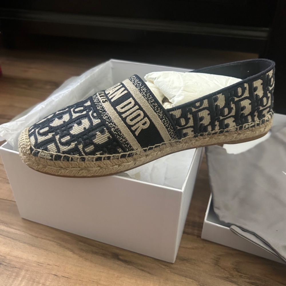 Dior Granville - Picture 3 of 5